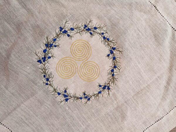 Tisch- Altartuch Yulkranz blau& Lebensspirale Leinen natur – Bild 3